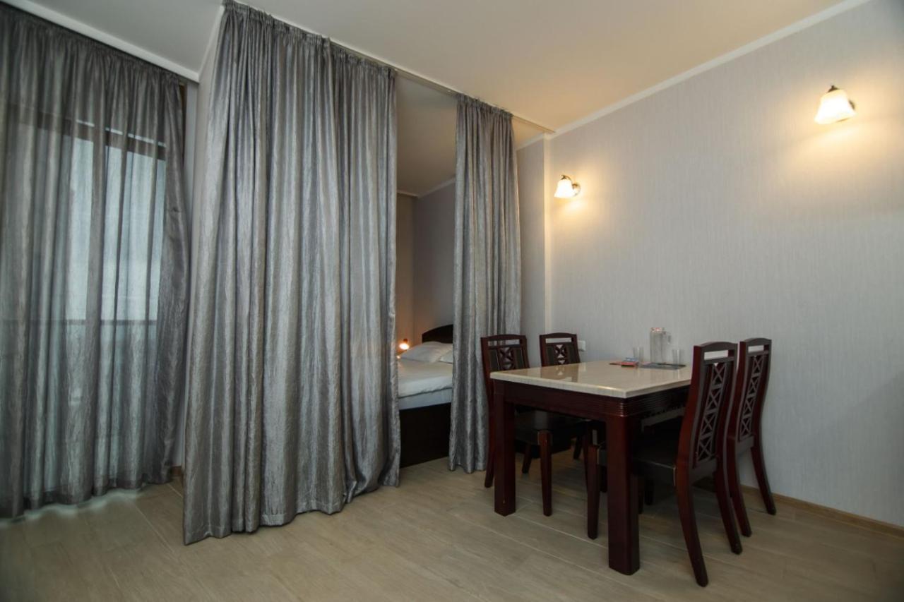 Ferienwohnung Rezal Plaza Batumi Exterior foto