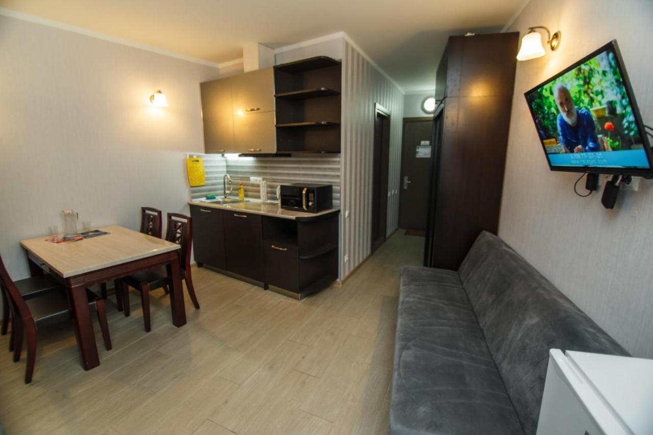 Ferienwohnung Rezal Plaza Batumi Exterior foto