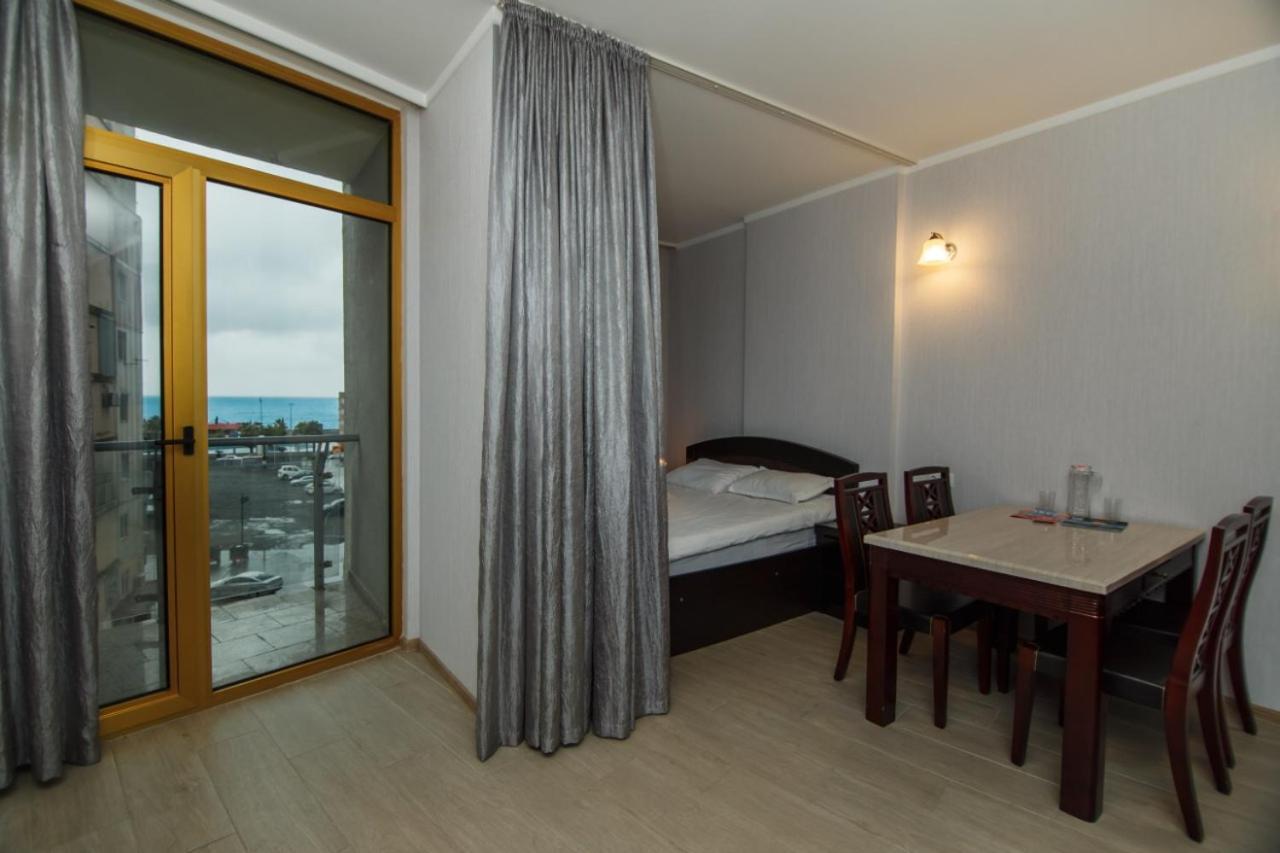Ferienwohnung Rezal Plaza Batumi Exterior foto
