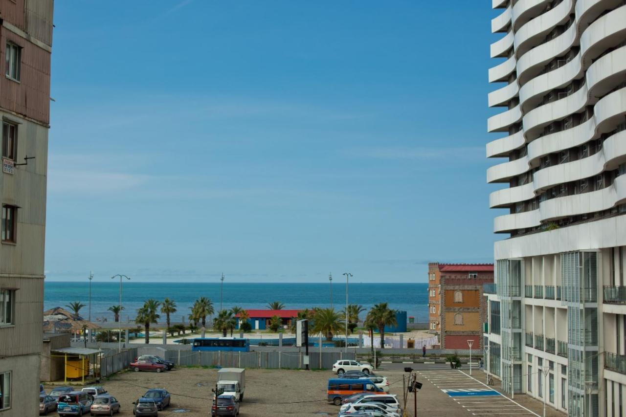 Ferienwohnung Rezal Plaza Batumi Exterior foto